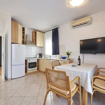 In Slatine With Sea View, Terrace, Air Conditioning, Wi-fi 아파트 트로기르