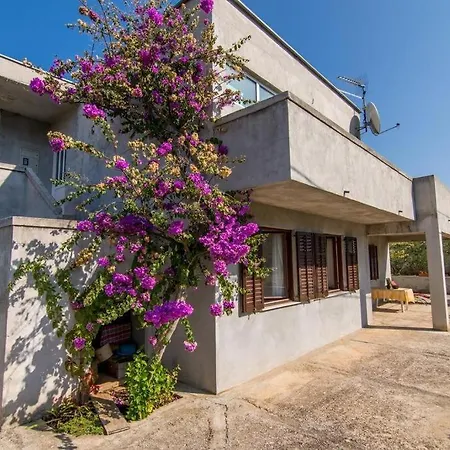 Apartment In Slatine With Sea View, Terrace, Air Conditioning, Wi-fi