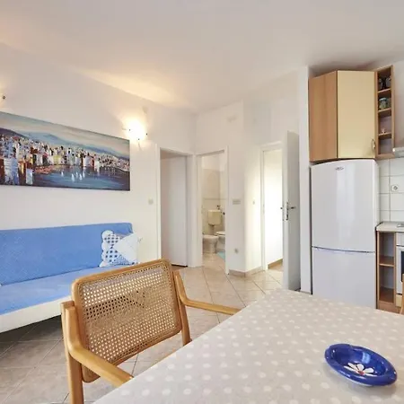 아파트 In Slatine With Sea View, Terrace, Air Conditioning, Wi-fi 트로기르