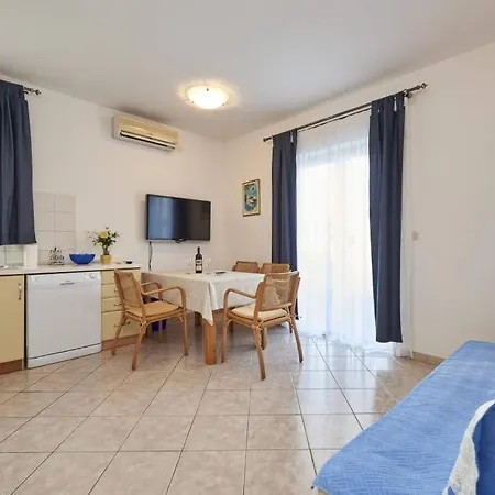 Apartman In Slatine With Sea View, Terrace, Air Conditioning, Wi-fi *