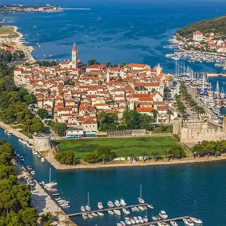 Апартаменты In Slatine With Sea View, Terrace, Air Conditioning, Wi-fi Трогир