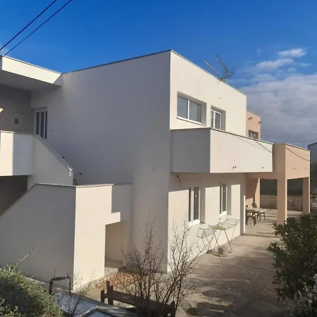 아파트 In Slatine With Sea View, Terrace, Air Conditioning, Wi-fi 트로기르